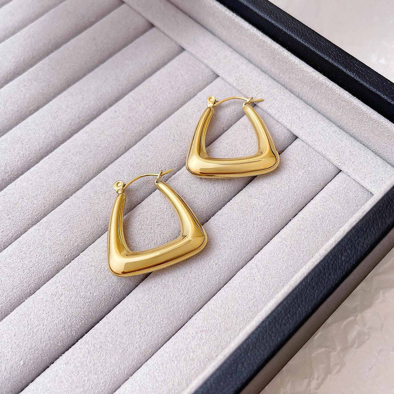 Wild U-shaped Hollow Earrings - LOX VAULT