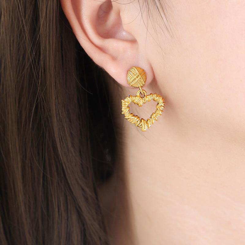 Retro Hollow Heart Earrings - LOX VAULT